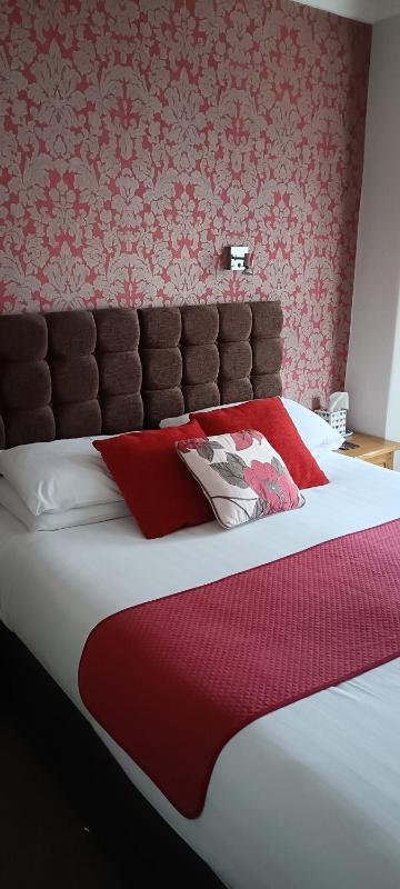 Twin Room image 1