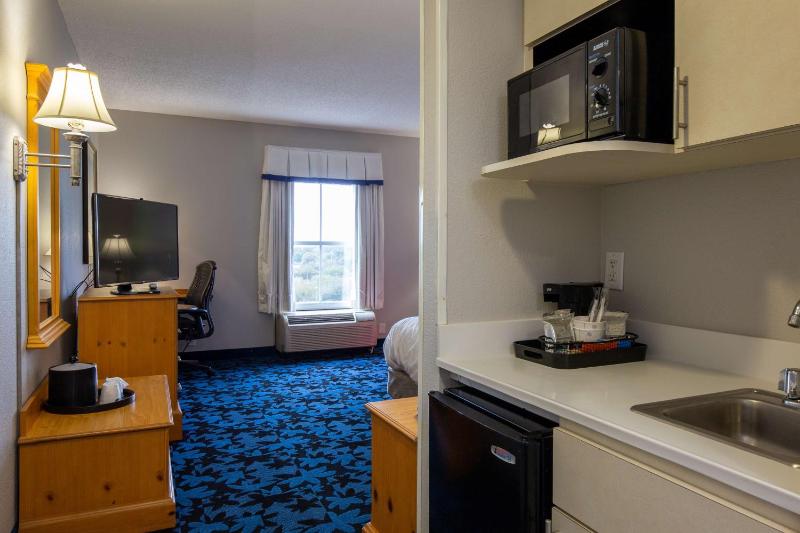King Studio Suite with Whirlpool - Non-Smoking image 3