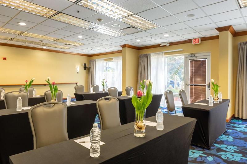 Hampton Inn & Suites by Hilton Jacksonville Deerwood Park - image 47