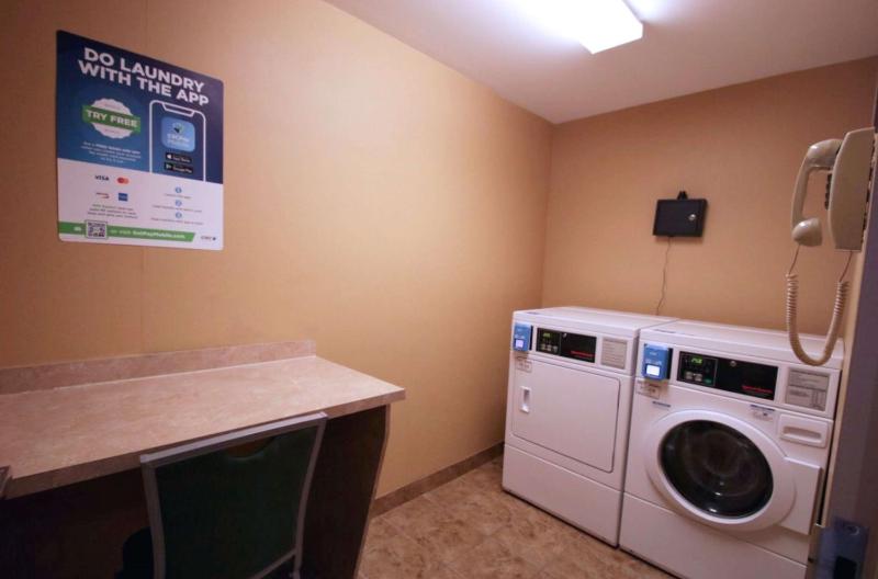 Hampton Inn & Suites Jacksonville-Beach Boulevard/Mayo Clinic Area - image 3