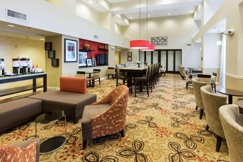 Hampton Inn & Suites Jacksonville-Airport - image 9