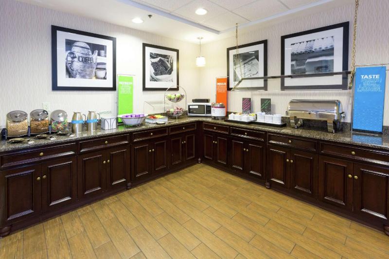 Hampton Inn & Suites Jacksonville-Airport - image 45