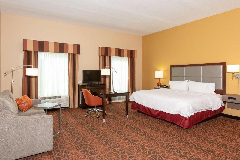 Hampton Inn & Suites Jacksonville-Airport - image 2