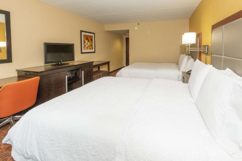 Room with Two Queen Beds - Non-Smoking image 4