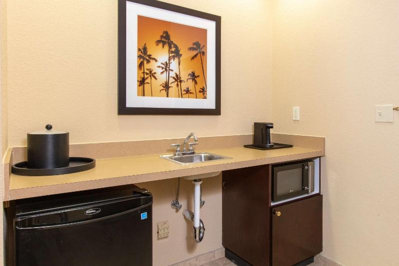 Hampton Inn & Suites Jacksonville-Airport - image 41