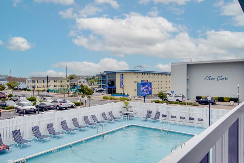 Flamingo Motel - image 18