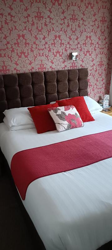 Twin Room image 4