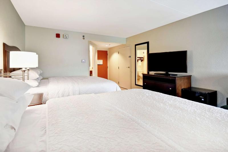 Room with Two Queen Beds - Non-Smoking image 4