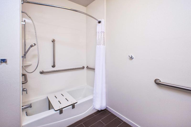 King Room with Accessible Tub - Mobility and Hearing Access/Non-Smoking image 2