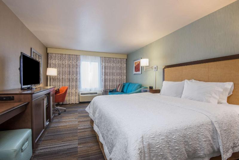 King Room with King Bed - Non-Smoking image 1