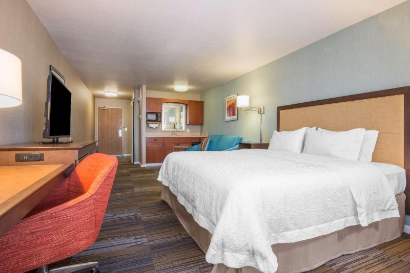 King Suite - Non-Smoking image 1