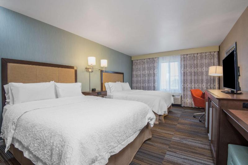 Room with Two Queen Beds - Non-Smoking image 3