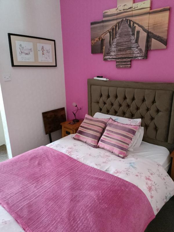 Small Double Room image 1
