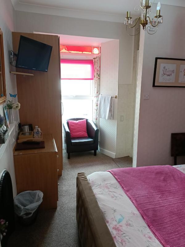 Lawnswood Guest House - image 18