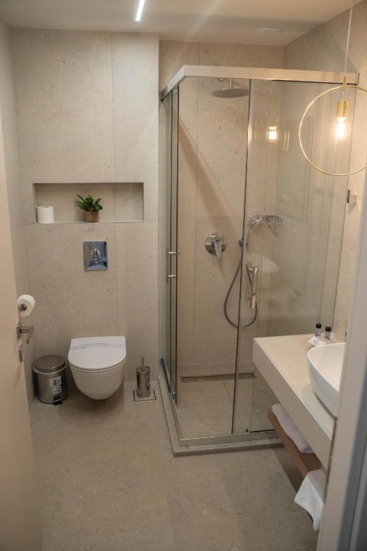 Double Room with Lake View image 3