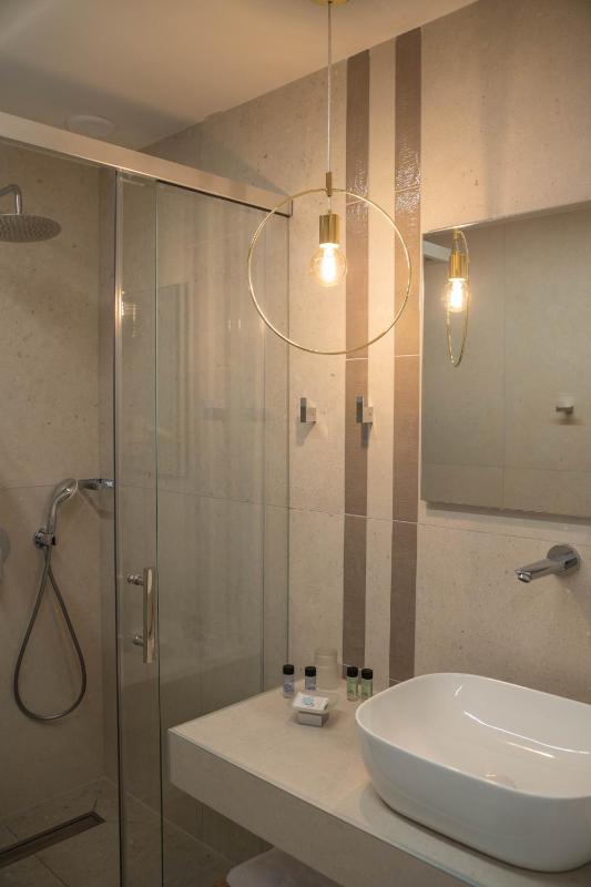 Double Room with Lake View image 2