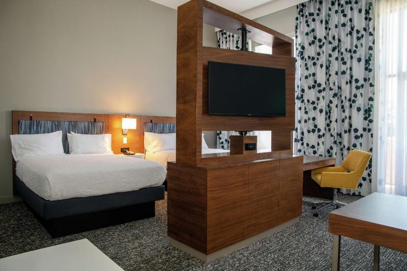 Queen Studio Suite with Two Queen Beds - Non-Smoking image 1