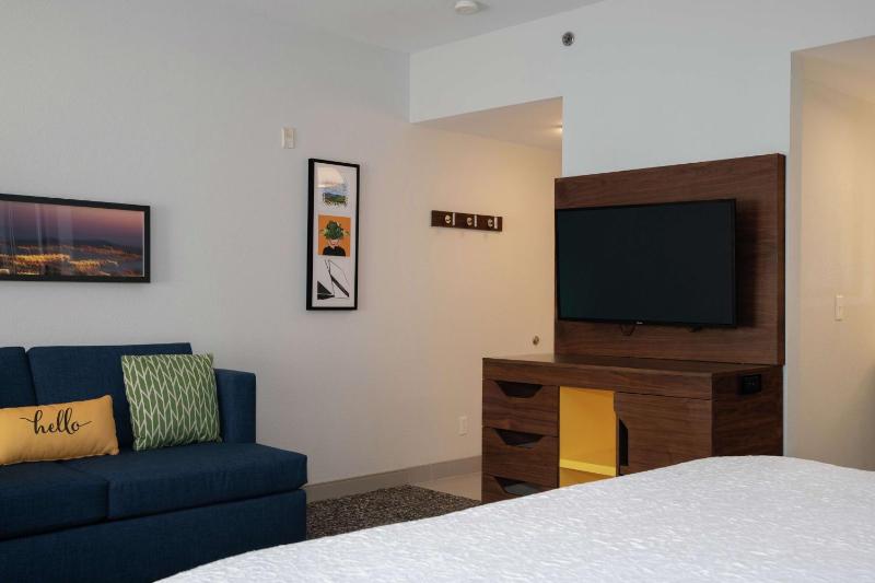 King Study Room - Non-Smoking image 3