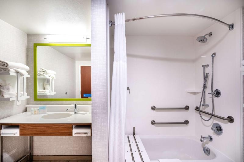King Room with Accessible Tub - Mobility and Hearing Access/Non-Smoking image 2