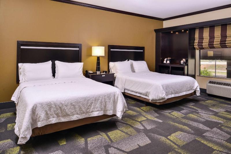 Room with Two Queen Beds - Non-Smoking image 4