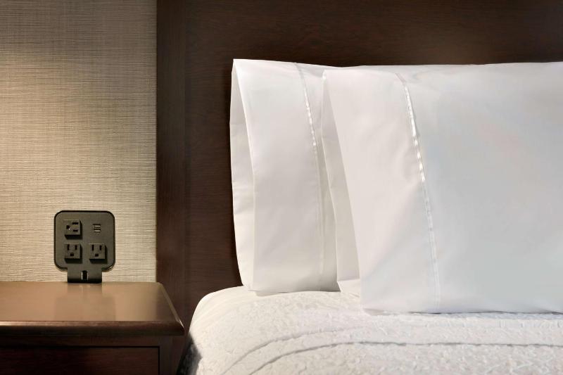 King Room with King Bed - Non-Smoking image 3