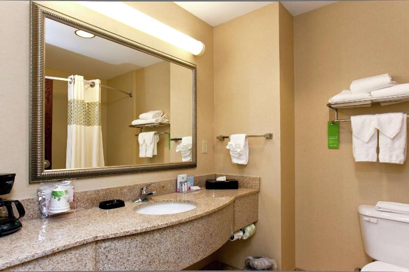 King Room - Hearing Access/Non-Smoking image 4