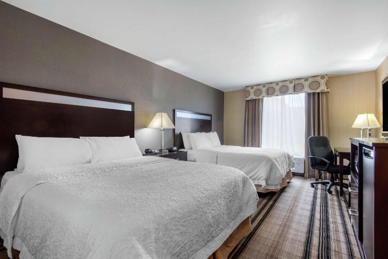 Room with Two Queen Beds - Non-Smoking image 3