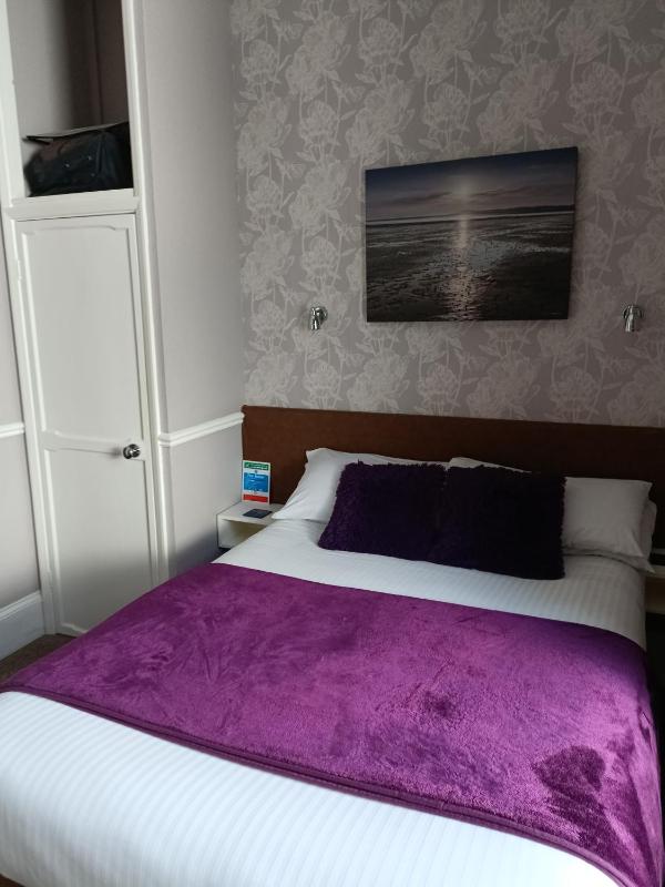 Double Room image 1