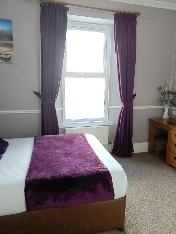 Double Room image 4