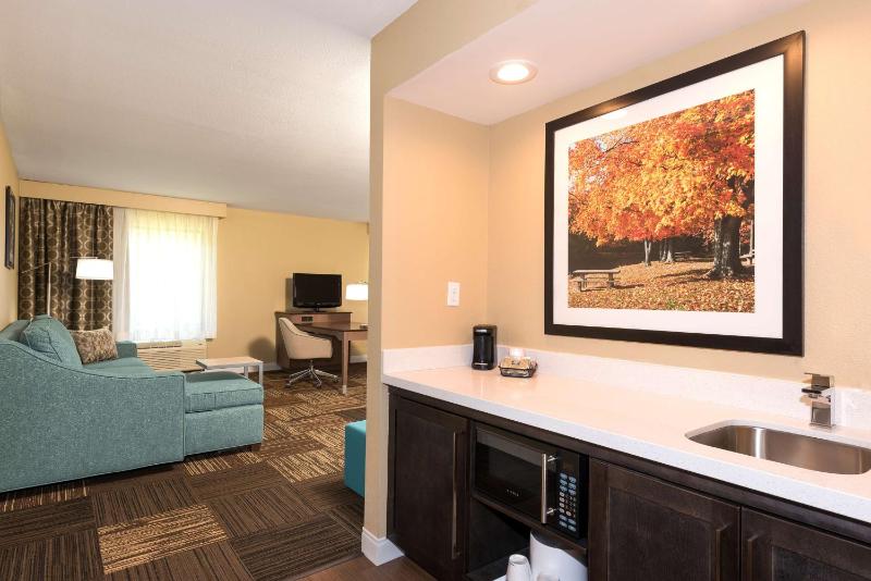 Queen Studio Suite with Two Queen Beds - Non-Smoking image 3