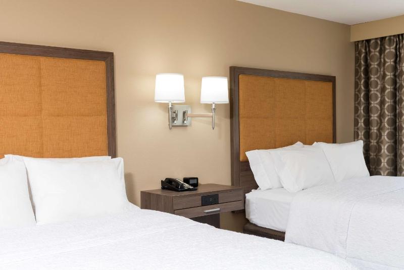Room with Two Queen Beds - Non-Smoking image 4