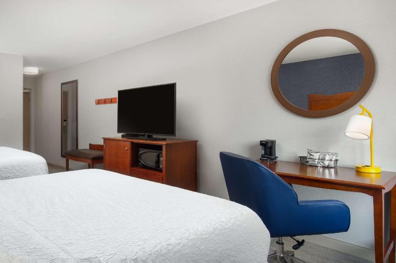Room with Two Queen Beds - Non-Smoking image 3