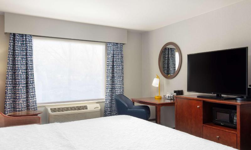 King Room with King Bed - Non-Smoking image 3