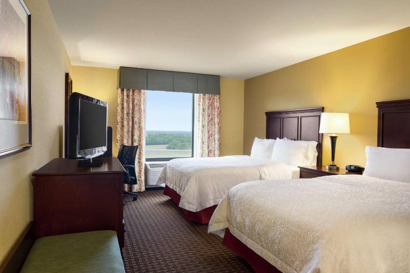 Room with Two Queen Beds - Non-Smoking image 4