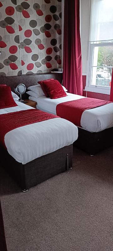 Lawnswood Guest House - image 43