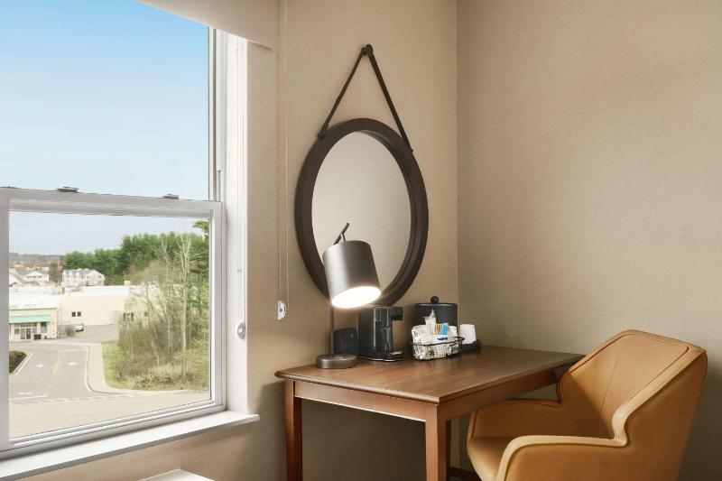 King Room image 4