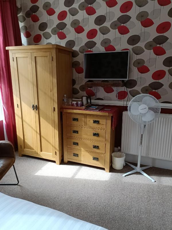 Lawnswood Guest House - image 23