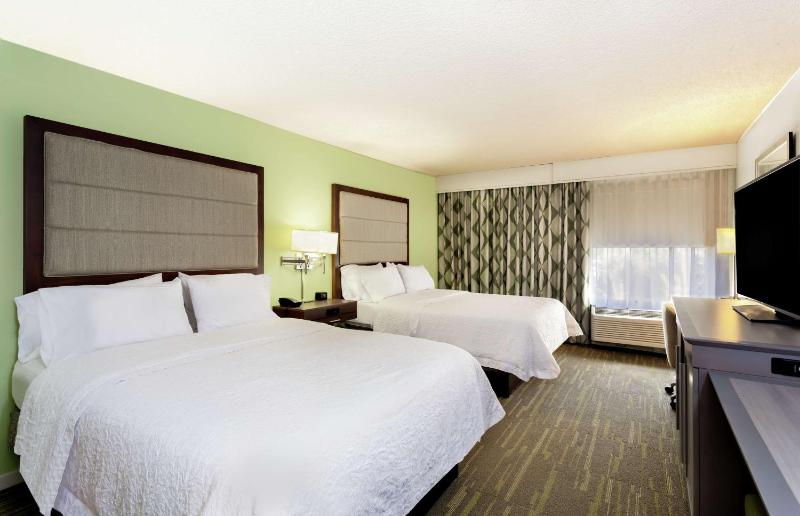 Queen Room with Two Queen Beds - Hearing Access/Non-Smoking image 1
