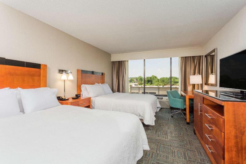 Room with Two Queen Beds - Non-Smoking image 2