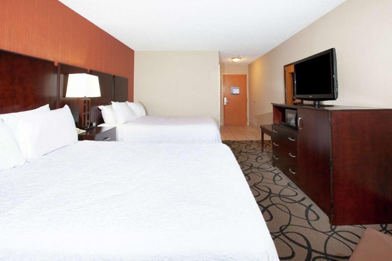 Room with Two Queen Beds - Non-Smoking image 3