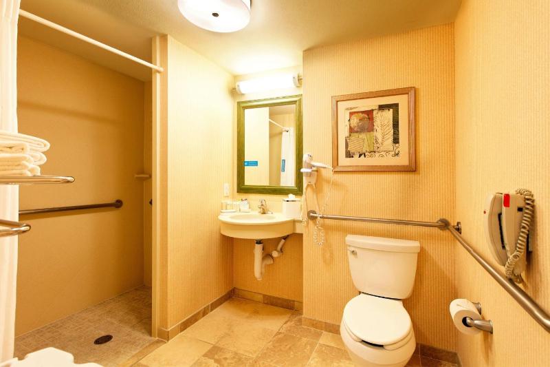 Queen Room with Two Queen Beds - Mobility and Hearing Access/Non-Smoking image 4