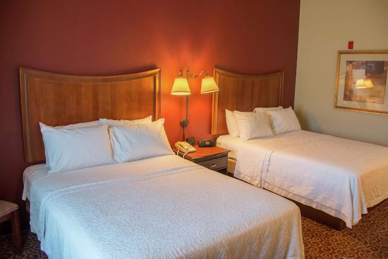 Room with Two Queen Beds - Non-Smoking image 4