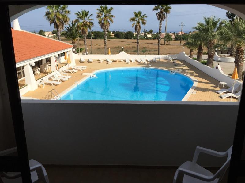 Double Room with Pool View image 2