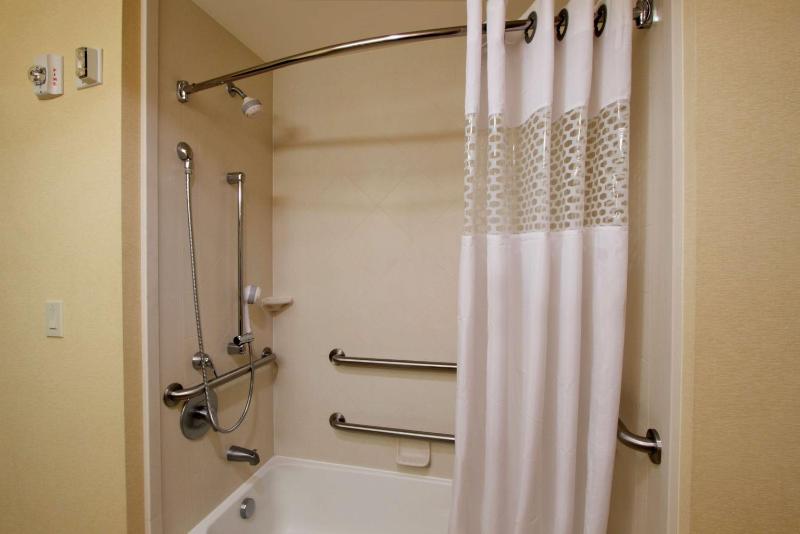 King Room with Accessible Tub - Mobility and Hearing Access/Non-Smoking image 2