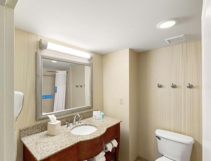 Room with Two Queen Beds - Non-Smoking image 2