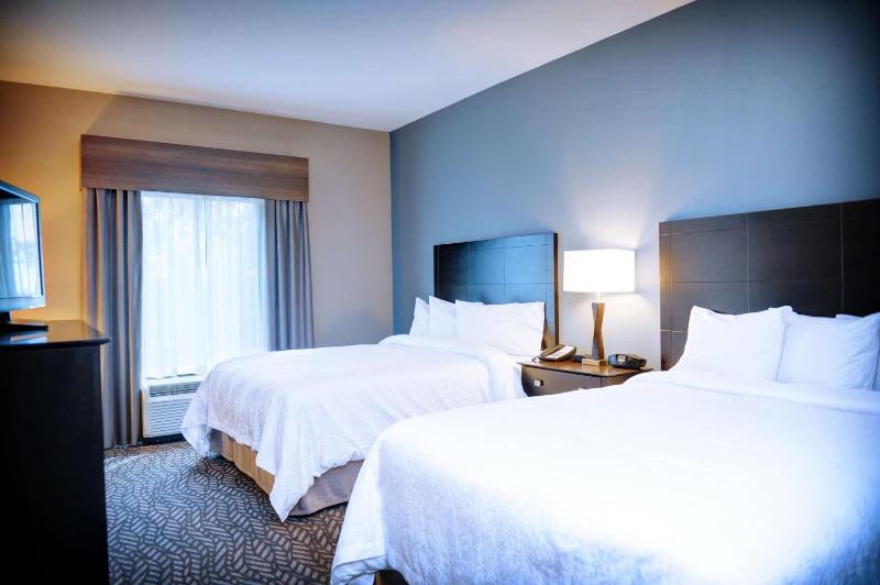 Room with Two Queen Beds - Non-Smoking image 3
