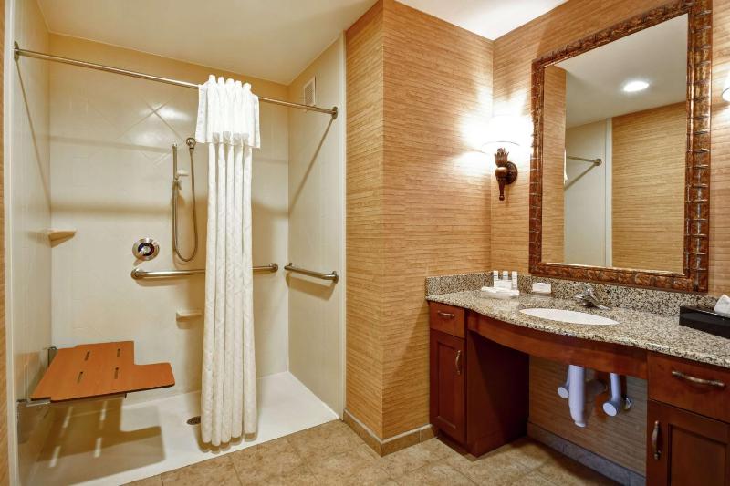 Suite with Two Queen Beds and Roll-In Shower - Mobility and Hearing Access/Non-Smoking image 2