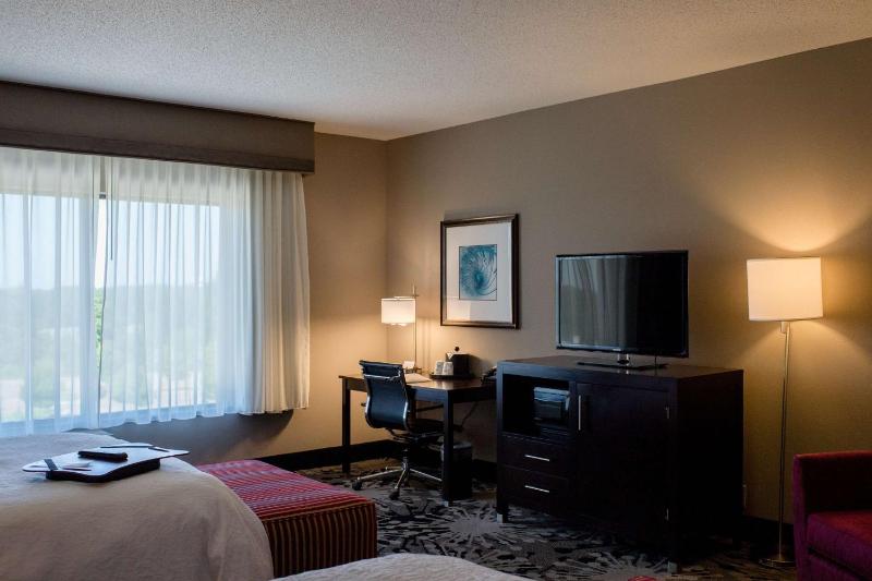 Queen Room with Two Queen Beds - Mobility Access/Non-Smoking image 3