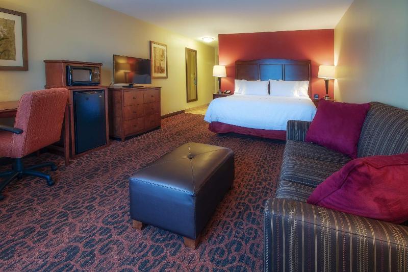 King Room with Sofa Bed - Non-Smoking image 1