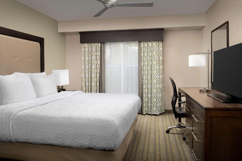 Premium One-Bedroom King Suite - Non-Smoking image 3